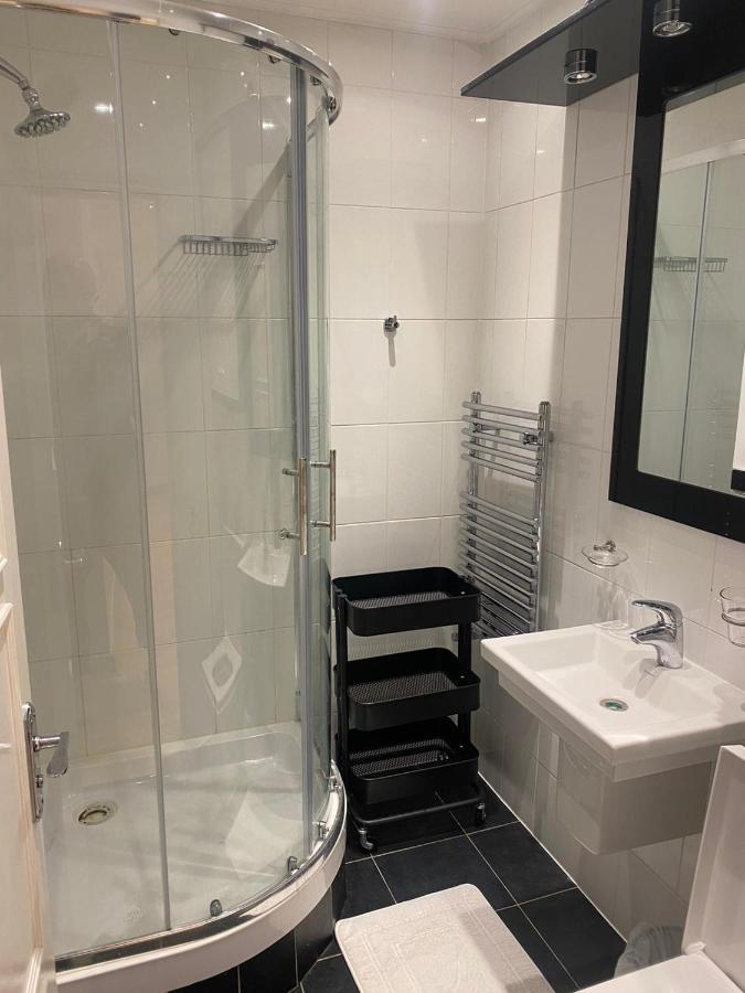 Cozy Two Bedroom Flat In The Heart Of Londres Extérieur photo