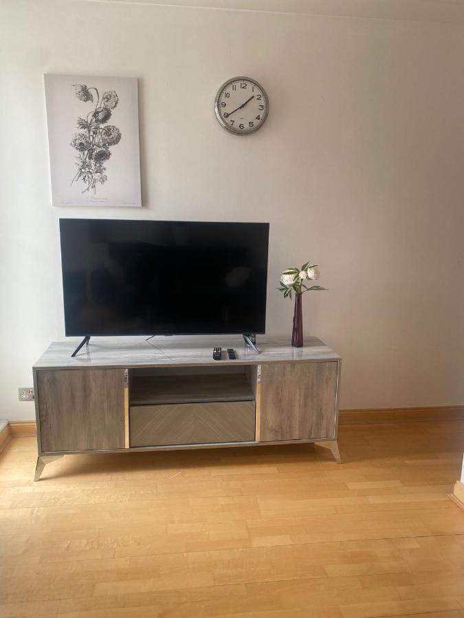 Cozy Two Bedroom Flat In The Heart Of Londres Extérieur photo